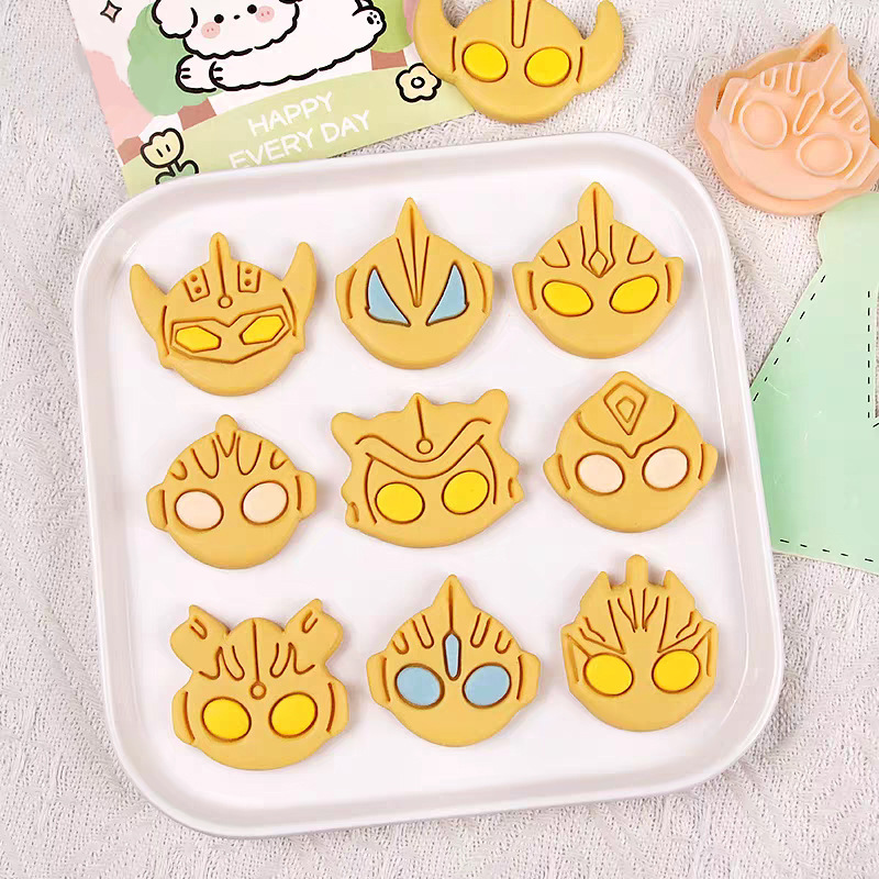 Baking In Kitchen - Cetakan Kue Seri Ultraman Anime Populer